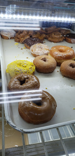 Golden Cream Doughnut Shop, 911 Lincoln Ave, San Rafael, CA 94901, USA, 