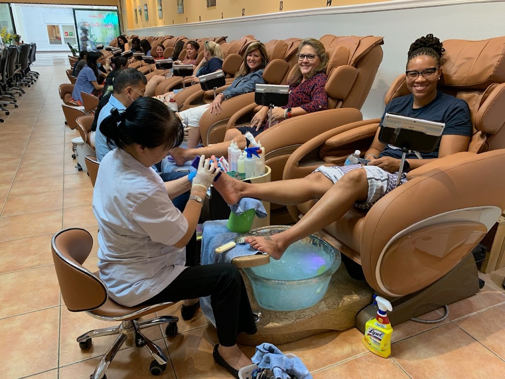 Happy Nails Day Spa 32952