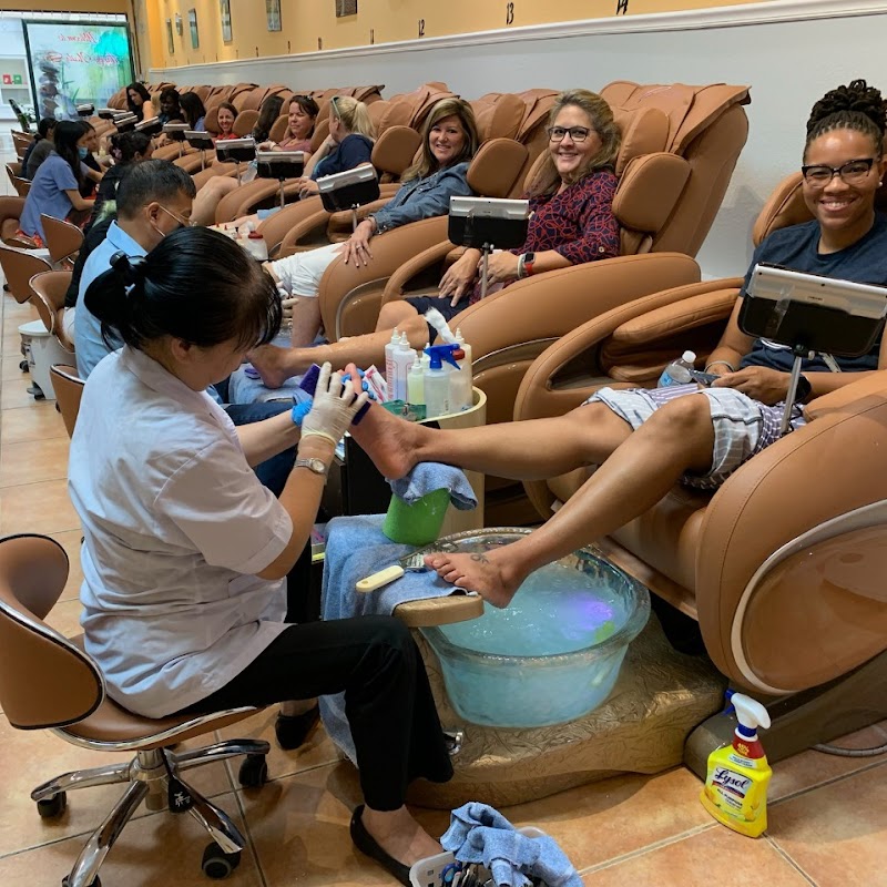 Happy Nails Day Spa