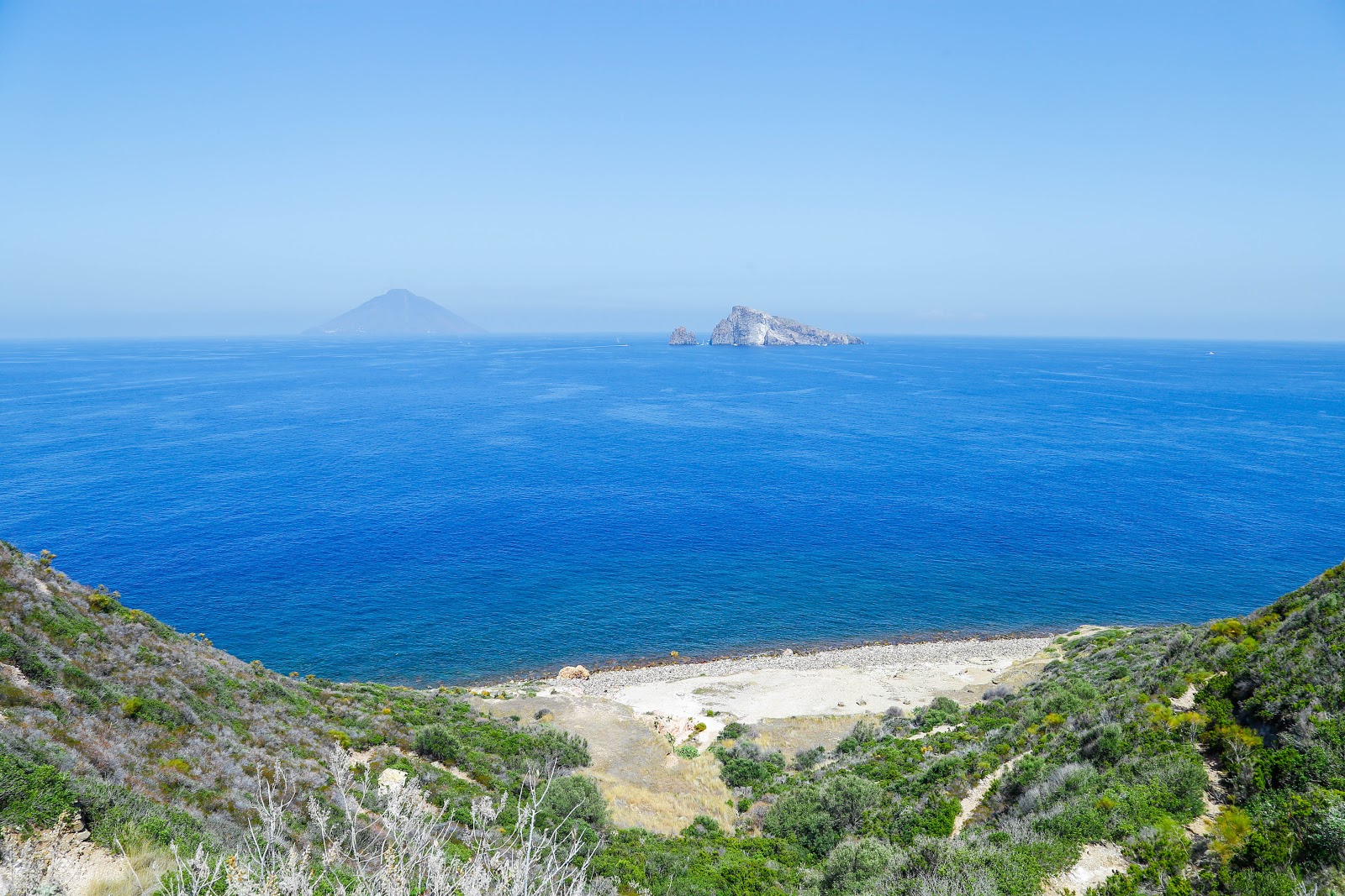 Fotografie cu Spiaggia della Calcara cu nivelul de curățenie înalt