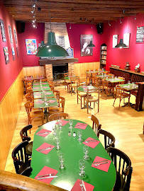 Atmosphère du Café et restaurant de grillades Restaurant le Guillotin à Bourges - n°4