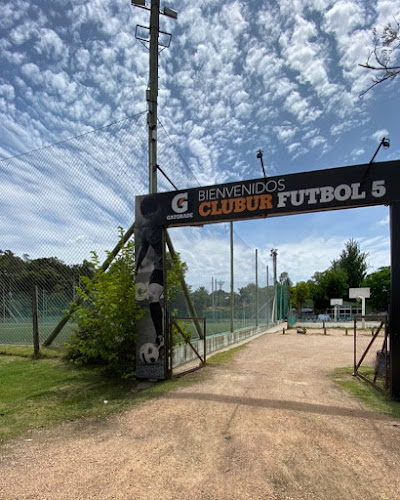 CLUBUR Fútbol 5 - CANCHAS Y ALQUILER DE BARBACOA - Campo de fútbol