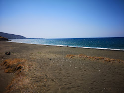 Photo de Pachiammos beach protégé par des falaises
