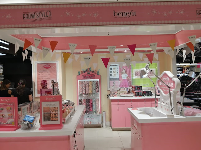 Horarios de Benefit Cosmetics Brow Bar