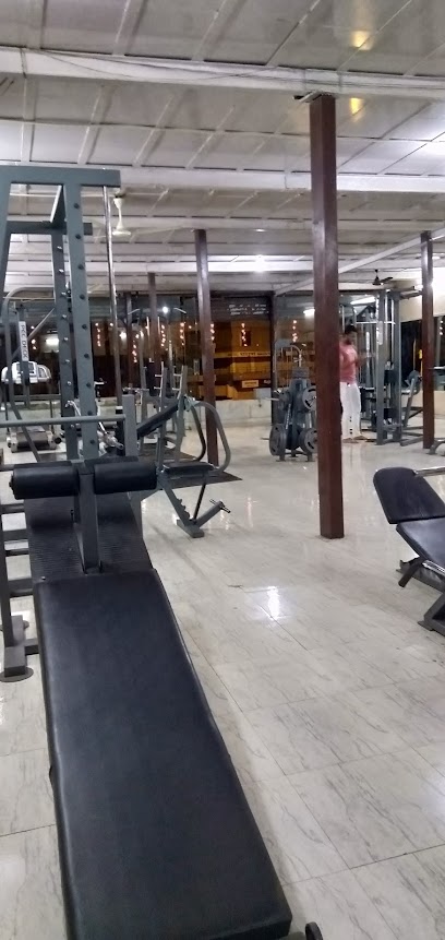 Classic Fitness Men & Women Gym - XQVR+M3P, Imam Shahi, Sarda Cir, Nashik, 422001, India