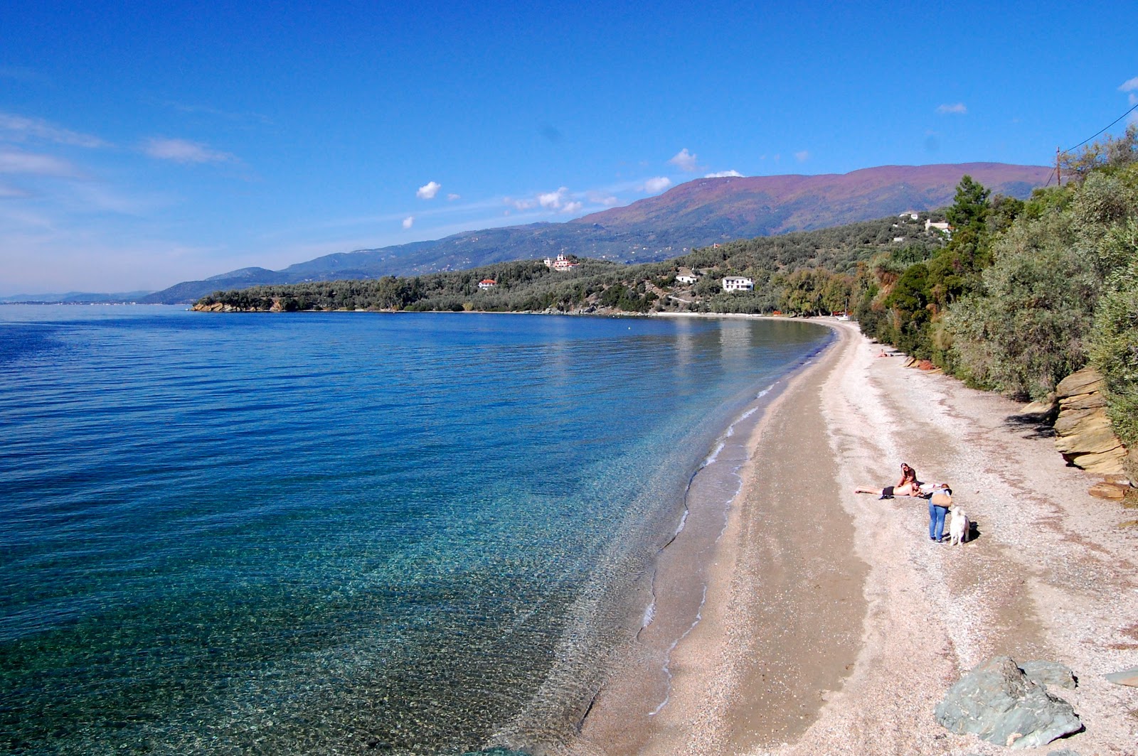 Foto di Callifteri beach con una superficie del ciottolo fine scuro