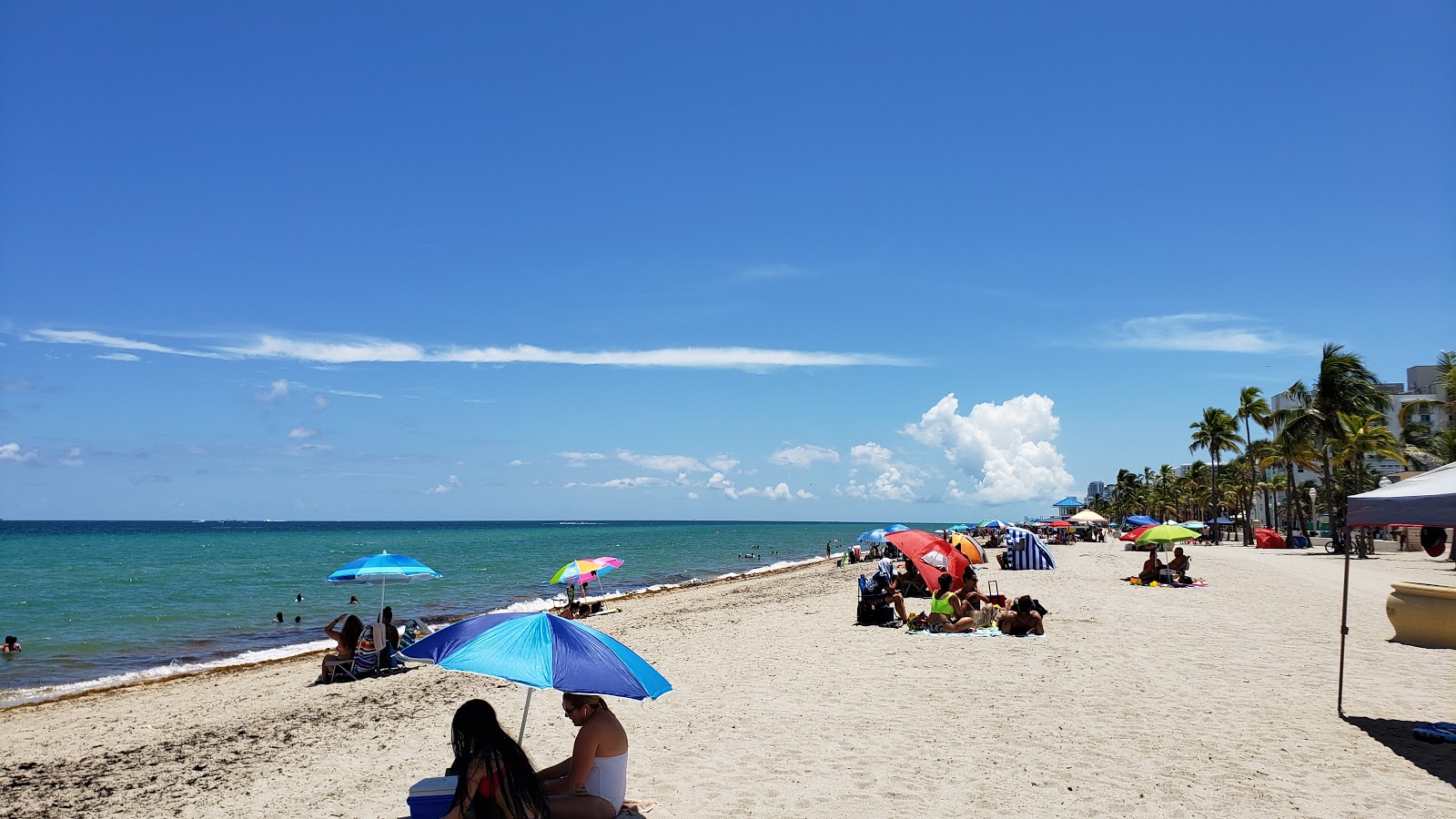 Photo of Hollywood beach with turquoise water surface