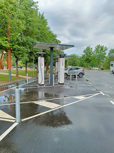 Borne de recharge de véhicules électriques IONITY Station de recharge Ceignes