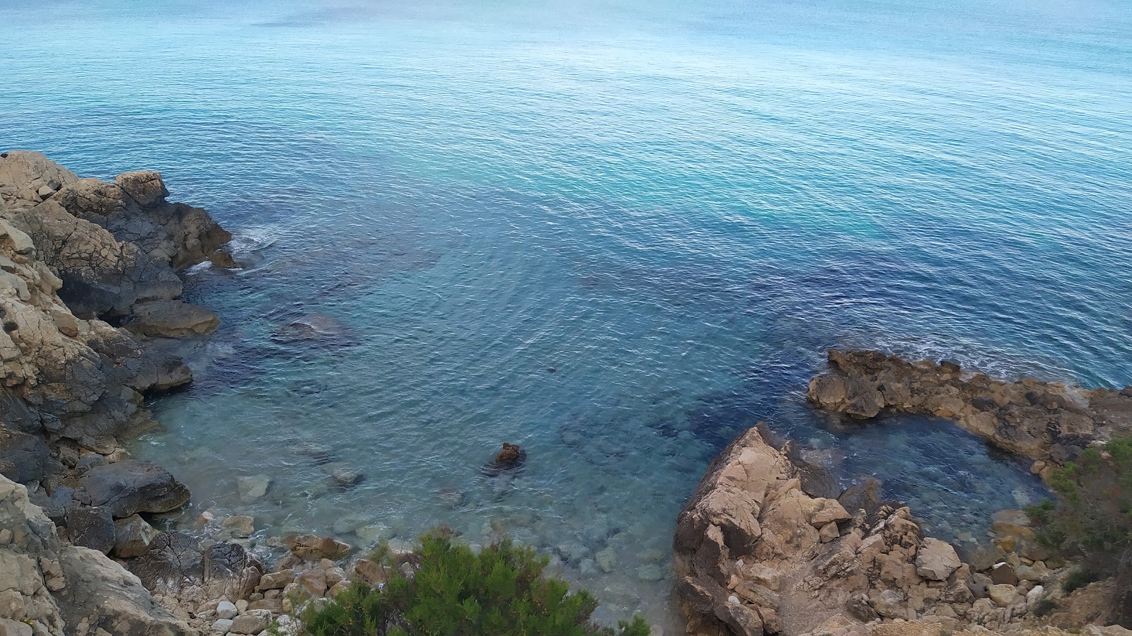 Foto von Cala Francese mit felsiges gelände Oberfläche