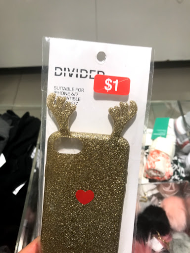 Clothing Store «H&M», reviews and photos, 2604 NE University Village St, Seattle, WA 98105, USA