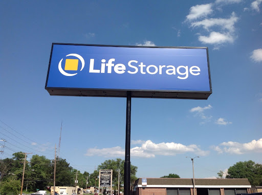 Self-Storage Facility «Life Storage», reviews and photos, 8524 Manchester Rd, Brentwood, MO 63144, USA