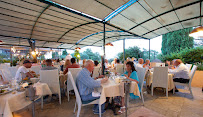 Atmosphère du Restaurant de spécialités provençales Restaurant à Gassin - Le Micocoulier - n°19
