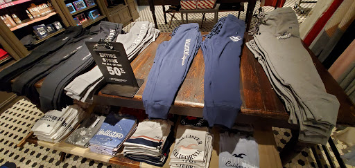 Clothing Store «Hollister Co.», reviews and photos, 21100 Dulles Town Cir #234, Dulles, VA 20166, USA
