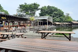 Restoran Kampung Laut image
