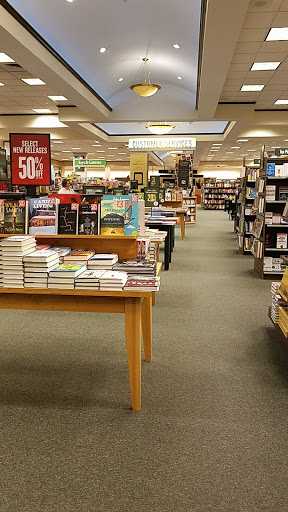 Book Store «Barnes & Noble Bookstores», reviews and photos, 2325 S Stemmons Fwy #401, Lewisville, TX 75067, USA