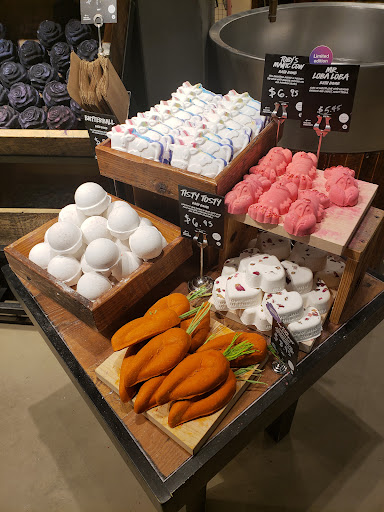 Cosmetics Store «Lush Cosmetics», reviews and photos, 104 Walden Galleria, Buffalo, NY 14225, USA