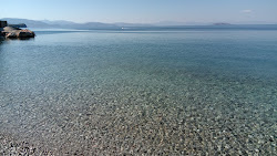 Mylos Beach'in fotoğrafı küçük koy ile birlikte