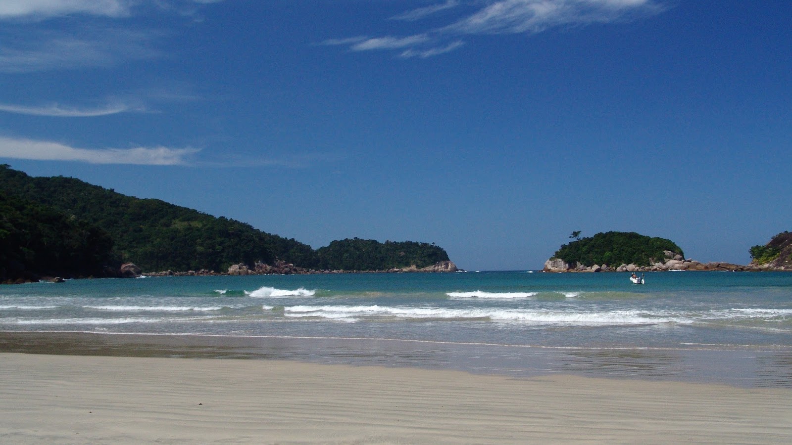 Photo of Praia de Dois Rios with very clean level of cleanliness
