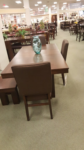 Furniture Store «Raymour & Flanigan Furniture and Mattress Store», reviews and photos, 895 E Gate Blvd, Garden City, NY 11530, USA