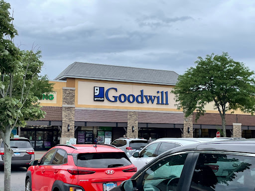 Thrift Store «Goodwill Store & Donation Center in Evanston», reviews and photos, 1916B Dempster St, Evanston, IL 60202, USA