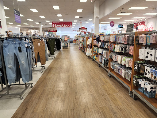 Department Store «T.J. Maxx & HomeGoods», reviews and photos, 198 Alewife Brook Pkwy, Cambridge, MA 02138, USA