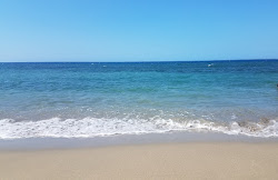 Playa Los Coquitos'in fotoğrafı geniş bir kıyı şeridi ile birlikte