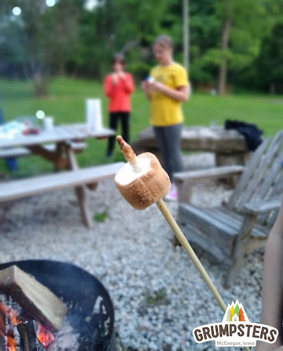 Cabin Rental Agency «Grumpsters Log Cabins», reviews and photos, 535 Ash St, McGregor, IA 52157, USA