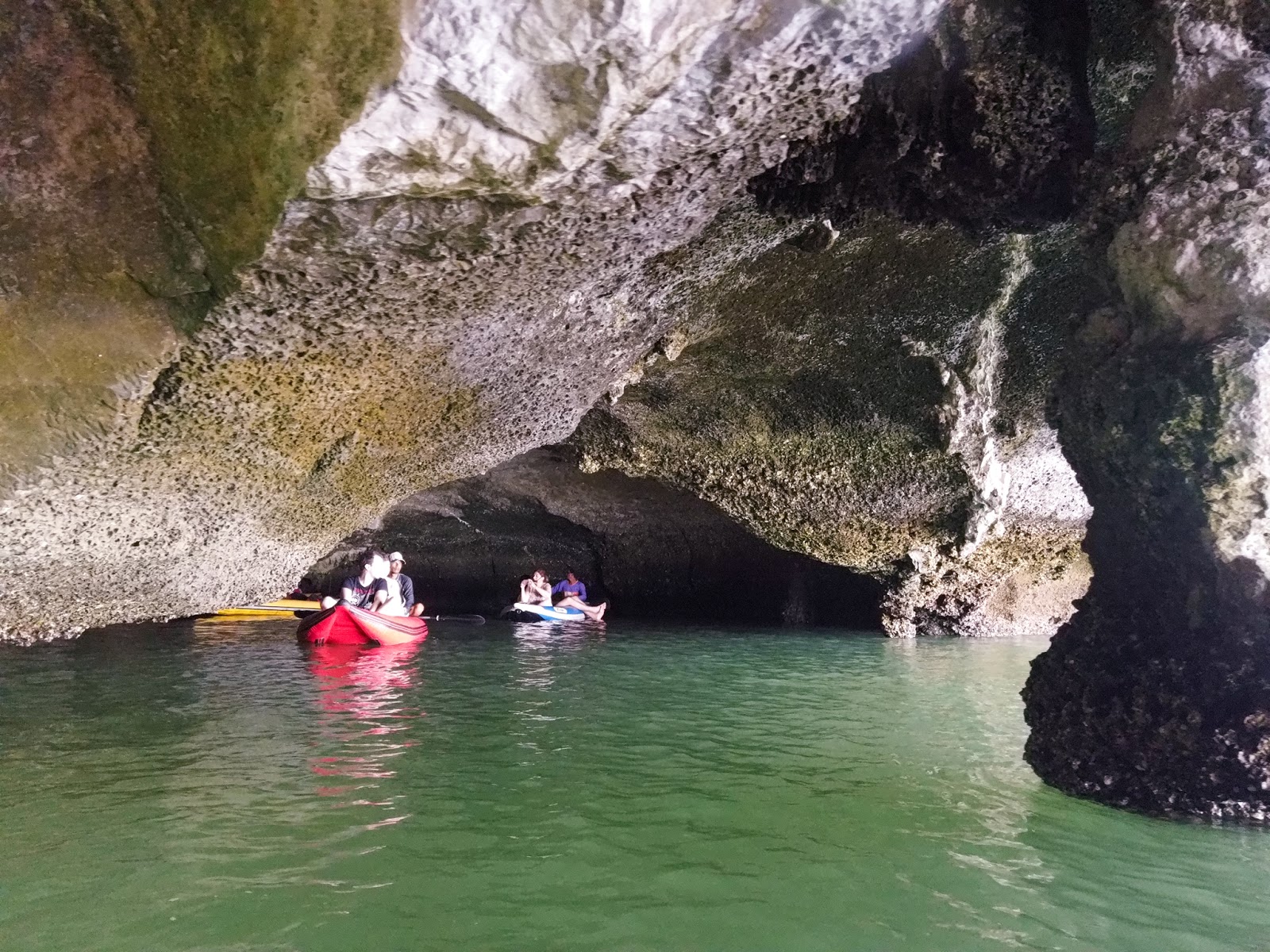 Φωτογραφία του Ko Hong Canoeing Beach με μια ευθεία ακτογραμμή