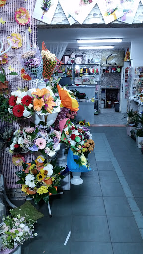 Доставка на цветя - ЛА РОЗ. Магазин за цветя и букети. Опаковане на подаръци.