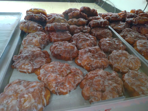 Donut Shop «Apple Fritter Donut Shop», reviews and photos, 741 E 9 Mile Rd, Ferndale, MI 48220, USA