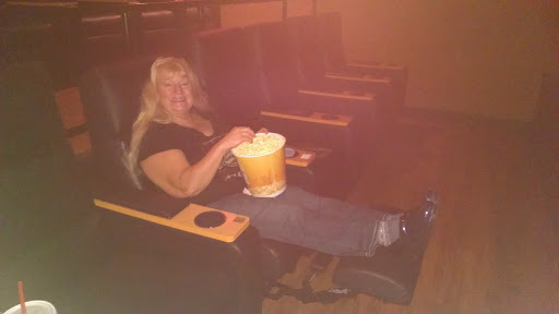 Movie Theater «Regal Cinemas Shiloh Crossing 18», reviews and photos, 10400 E. US 36, Avon, IN 46168, USA