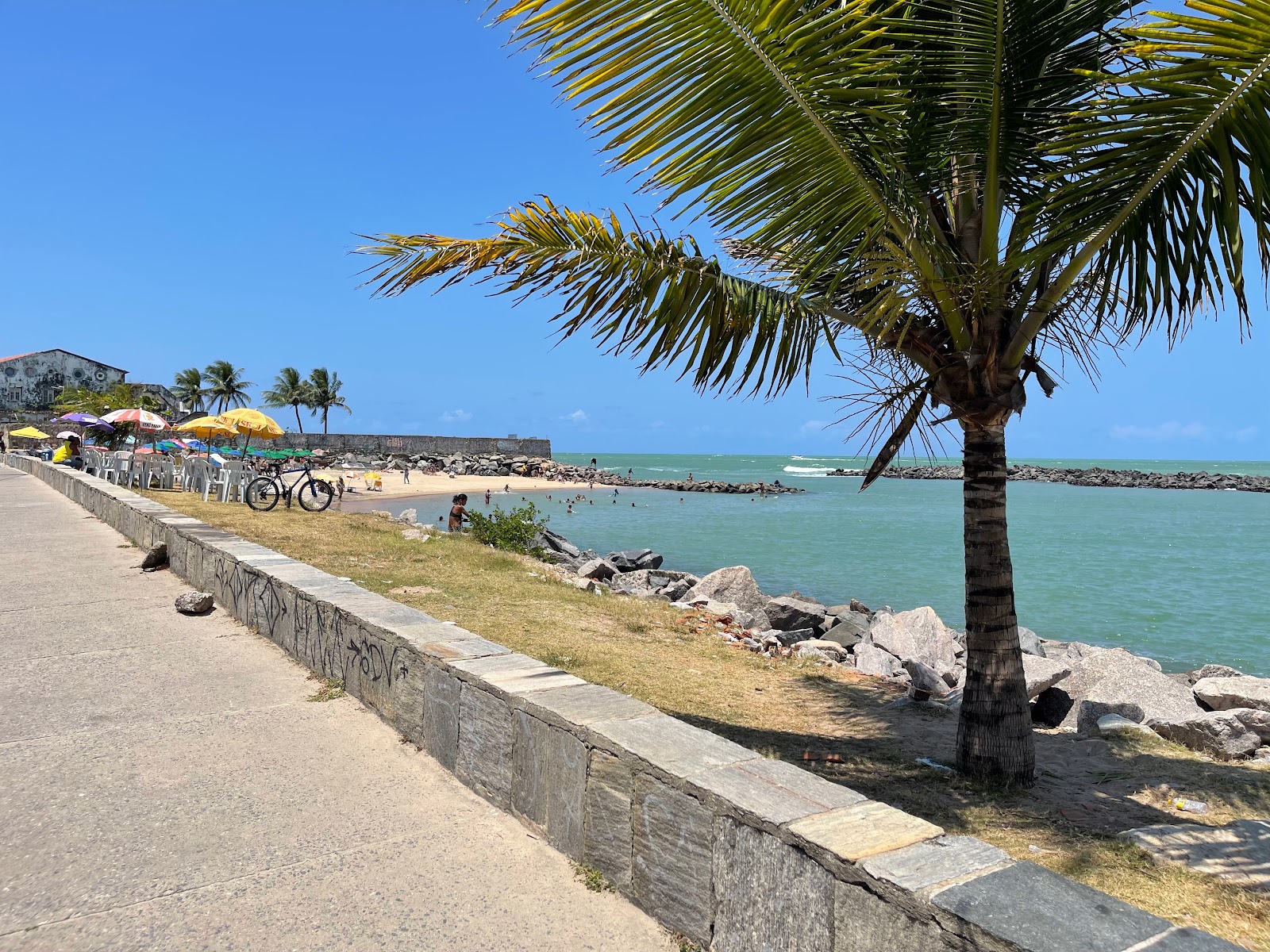 Foto von Praia dos Milagres mit beiger sand Oberfläche