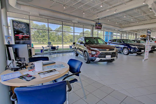 Chevrolet Dealer «Castle Chevy North», reviews and photos, 175 N Arlington Heights Rd, Elk Grove Village, IL 60007, USA