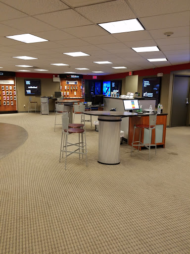 Cell Phone Store «Verizon Authorized Retailer – Cellular Sales», reviews and photos, 728 Grand Army of the Republic Hwy, Swansea, MA 02777, USA