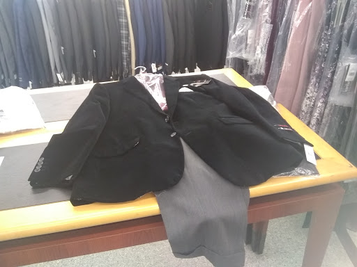 Clothing Store «K&G Fashion Superstore», reviews and photos, 17149 Torrence Ave, Lansing, IL 60438, USA