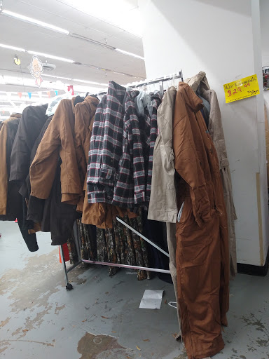 Shopping Mall «Cary Village Square Shopping Center», reviews and photos, 657 Cary Towne Blvd, Cary, NC 27511, USA