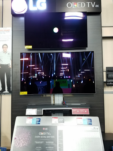 Electronics Store «Best Buy», reviews and photos, 1830 Towne Centre Dr, North Aurora, IL 60542, USA
