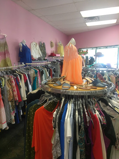 Boutique «What Women Want Resale Boutique», reviews and photos, 9012 Research Blvd Ste C12, Austin, TX 78758, USA