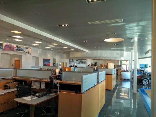 BMW Dealer «Chapman BMW On Camelback», reviews and photos, 830 E Camelback Rd, Phoenix, AZ 85014, USA