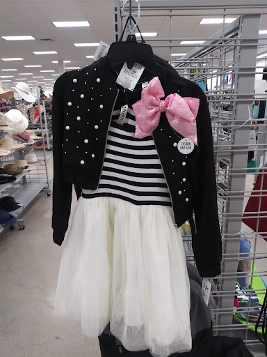 Clothing Store «Burlington Coat Factory», reviews and photos, 3350 Steelyard Dr, Cleveland, OH 44109, USA