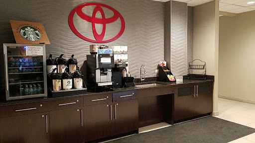 Toyota Dealer «Elgin Toyota», reviews and photos, 1600 W Lake St, Streamwood, IL 60107, USA