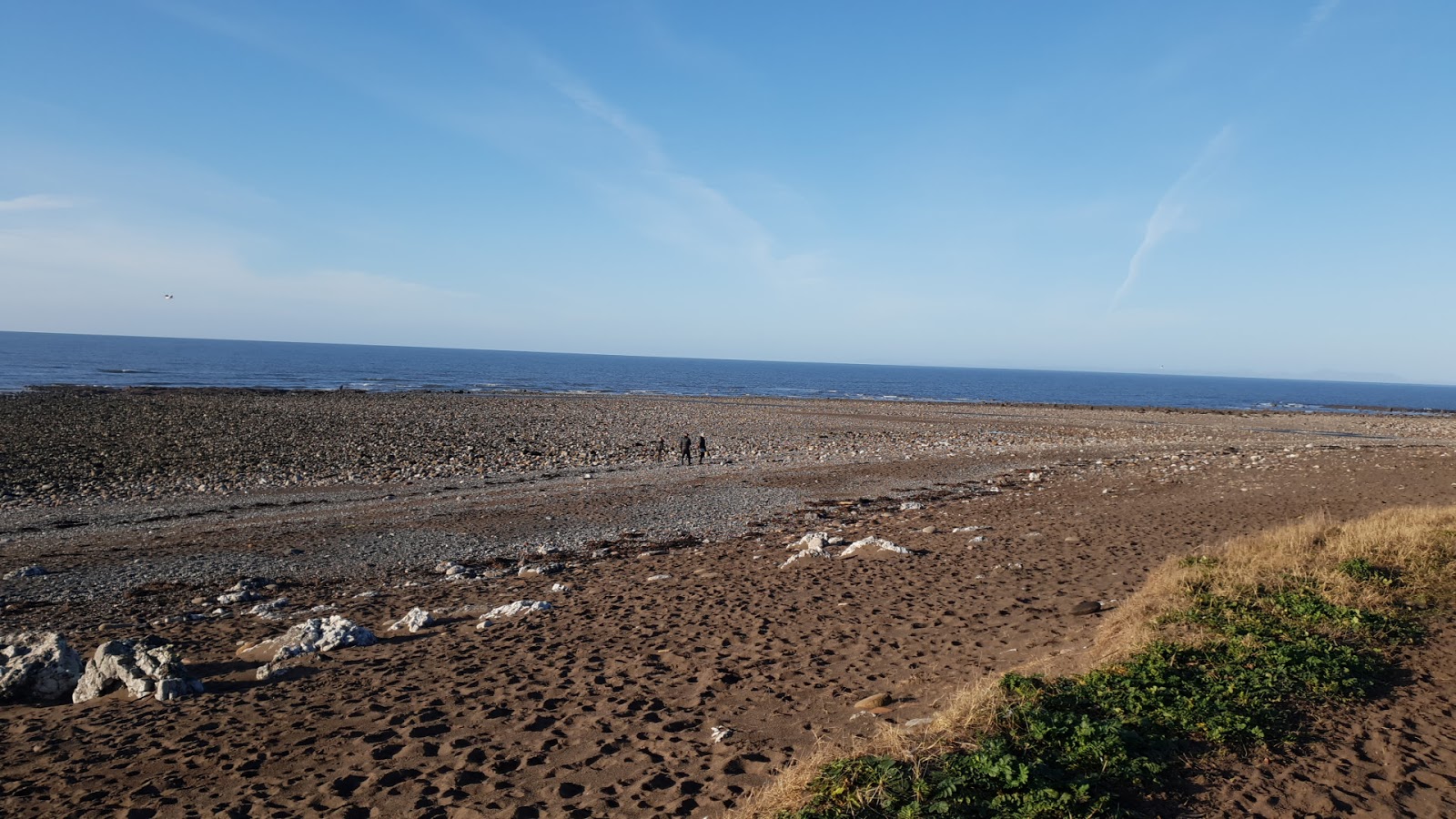 Providence Bay Beach的照片 被山脉环绕