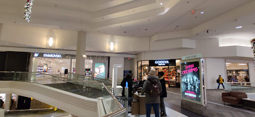 Popcorn Store «Garrett Popcorn Shops», reviews and photos, 5 Woodfield Mall, Schaumburg, IL 60173, USA