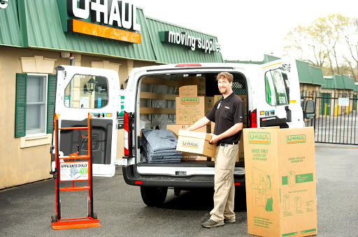 Truck Rental Agency «U-Haul Moving & Storage of Riverhead Ny», reviews and photos, 2080 River Rd, Calverton, NY 11933, USA