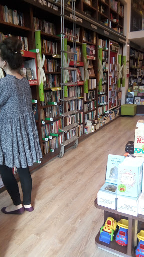 Bookshops open on Sundays in Jerusalem