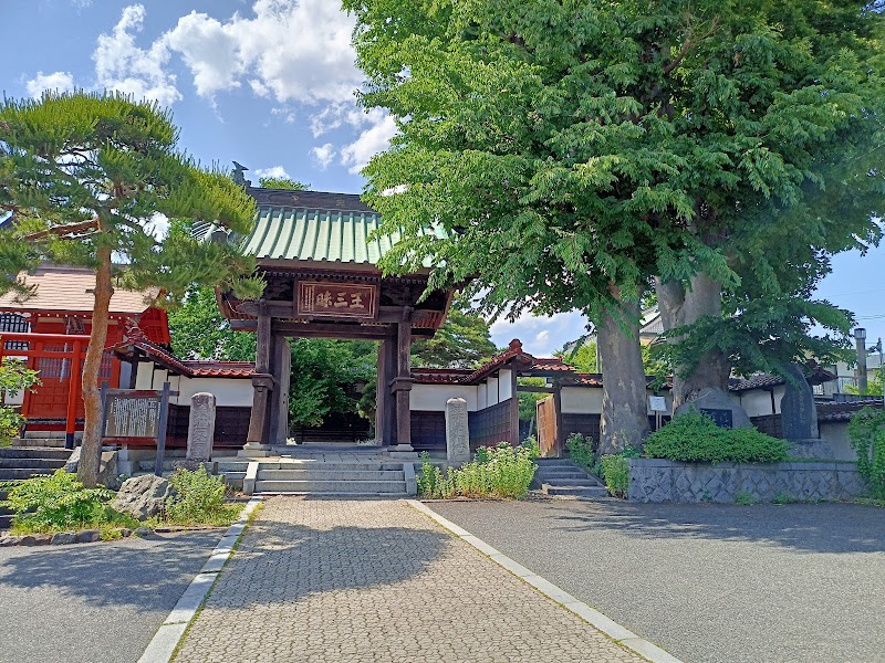 永泉寺のケヤキ(左前)