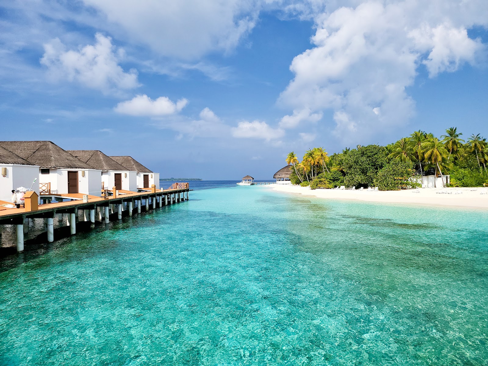 Foto van Hirundhoo Island Beach met hoog niveau van netheid