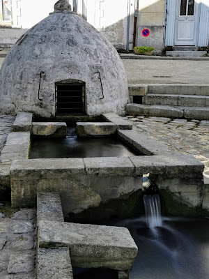 Lavoir et Fontaine à La Chapelle-des-Pots