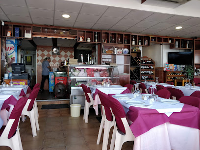 Restaurante Las Brisas - Paseo Marítimo Virgen del Carmen Playa Santa Ana, local 10 Justo debajo de la Rotonda de Los Molinillos, 29630 Benalmádena, Málaga, Spain