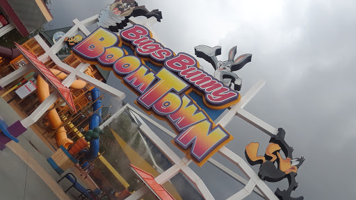 Shopping Mall «Looney Tunes Mall - Six Flags Over Texas», reviews and photos, 2201 E Road to Six Flags St, Arlington, TX 76011, USA